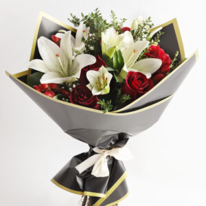 Ramo de Rosas Lilium e Hipericum